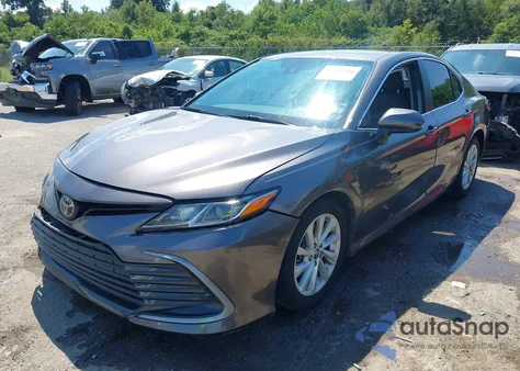 2022 Toyota Camry Le z USA, uszkodzony, nr VIN 4T1C11AK8NU054240